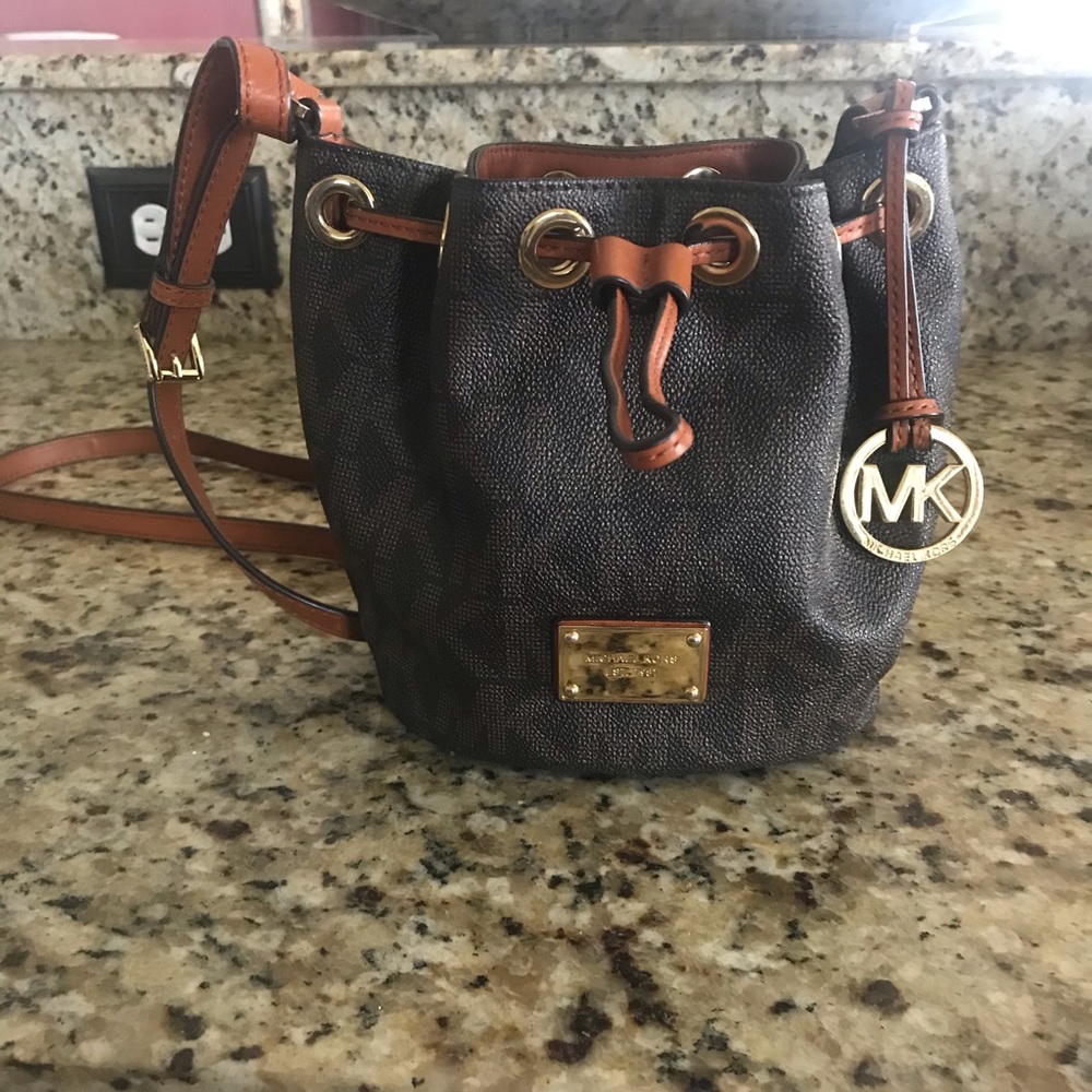 Michael kors logo mini bucket bag